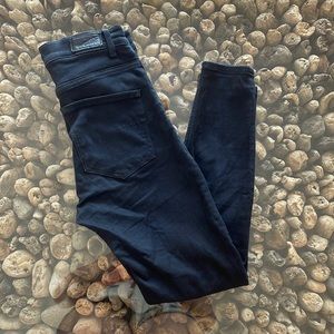 Express stretch high rise legging in black with distressed knee size 4s